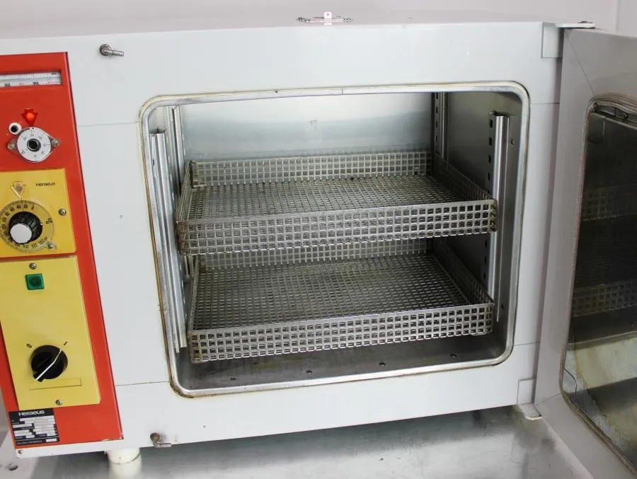 Heraeus T 5042 Heating and Drying Oven