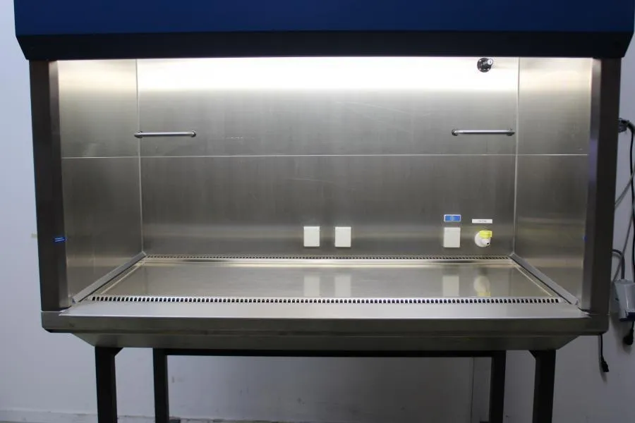 Clean Air CA/RE 4 Laminar-Flow/Safety Cabinet EU P As-is, CLEARANCE!